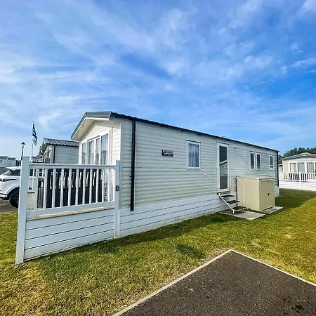 8 Berth Caravan With Decking And Wifi At Broadland Sands Park Ref 20064Cf Hopton on Sea Exterior foto