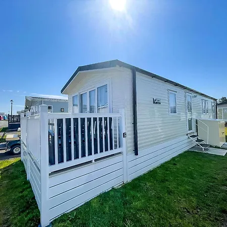 8 Berth Caravan With Decking And Wifi At Broadland Sands Park Ref 20064Cf Hopton on Sea Exterior foto