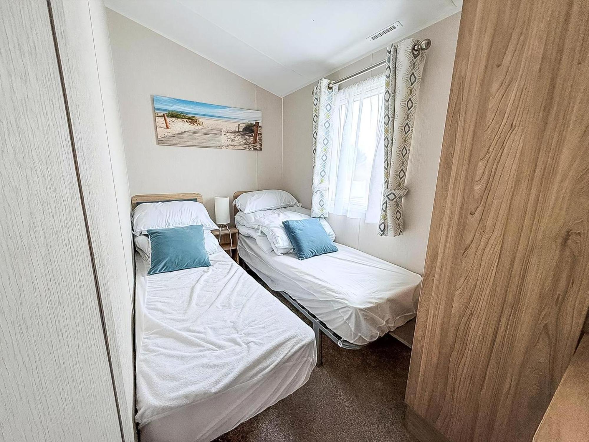 Campingplatz 8 Berth Caravan With Decking And Wifi At Broadland Sands Park Ref 20064cf Hopton on Sea