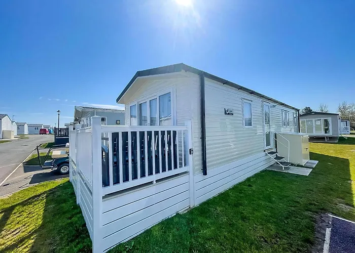 8 Berth Caravan With Decking And Wifi At Broadland Sands Park Ref 20064Cf