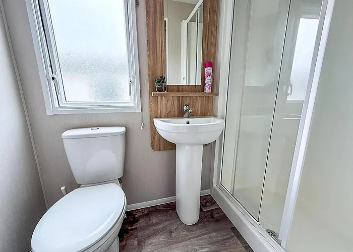 8 Berth Caravan With Decking And Wifi At Broadland Sands Park Ref 20064Cf