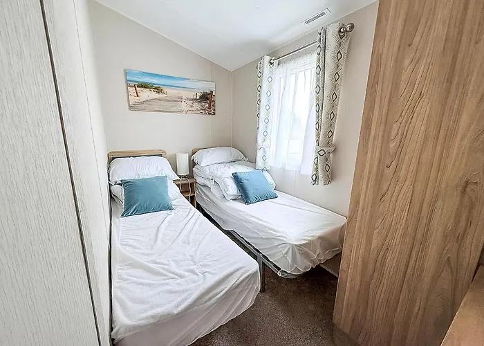 8 Berth Caravan With Decking And Wifi At Broadland Sands Park Ref 20064Cf
