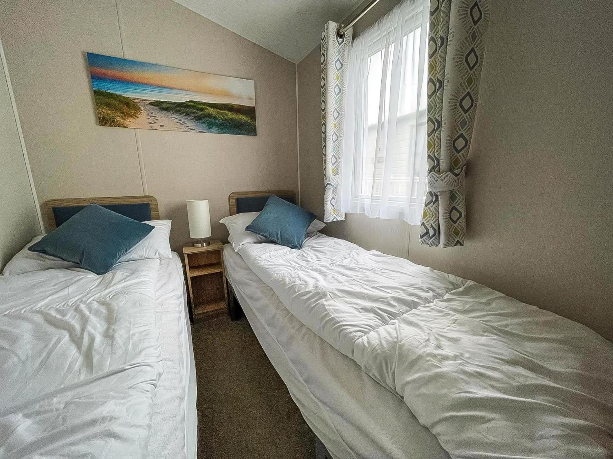 8 Berth Caravan With Decking And Wifi At Broadland Sands Park Ref 20064cf * Hopton on Sea