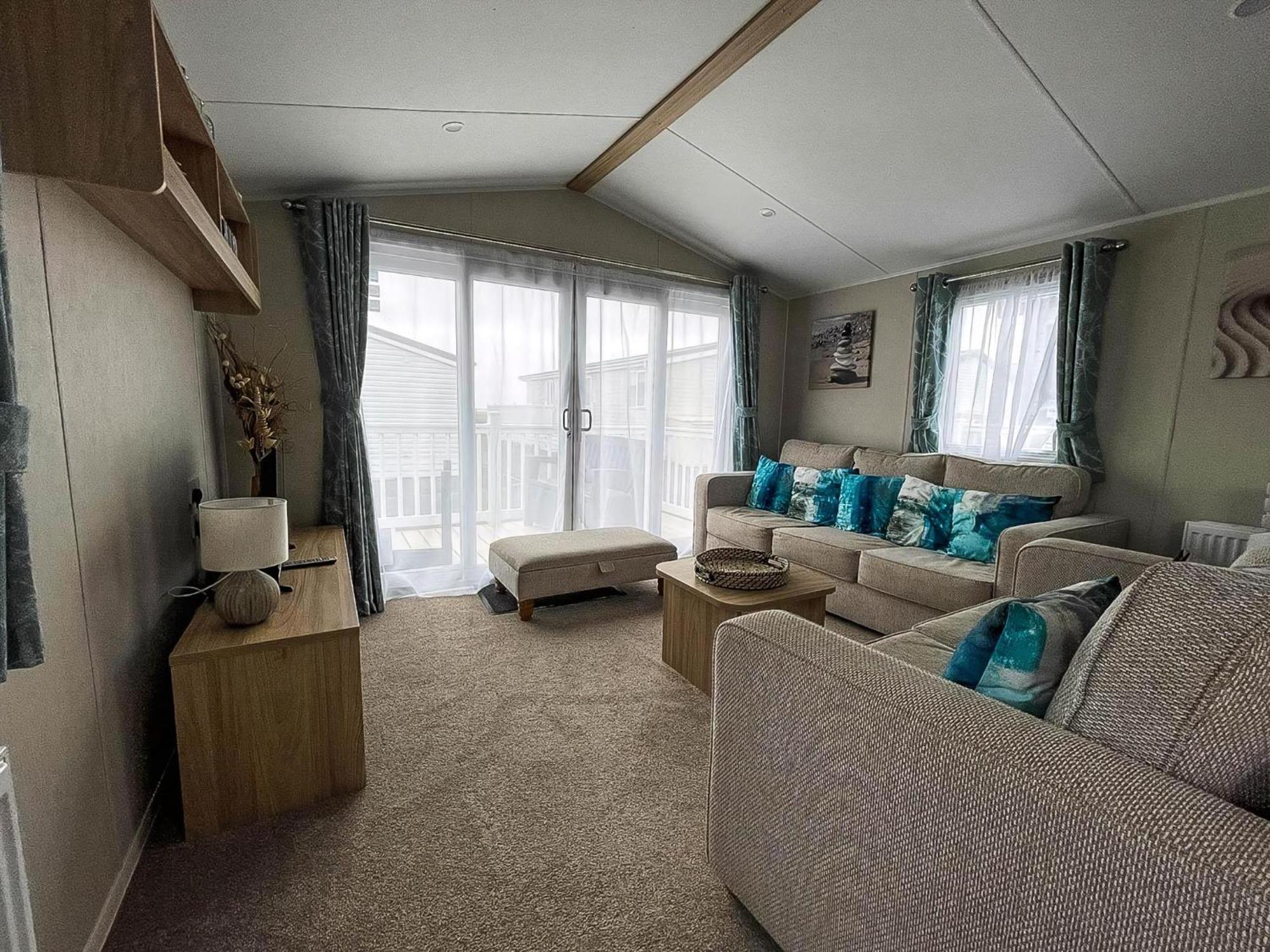 Campsite 8 Berth Caravan With Decking And Wifi At Broadland Sands Park Ref 20064cf *