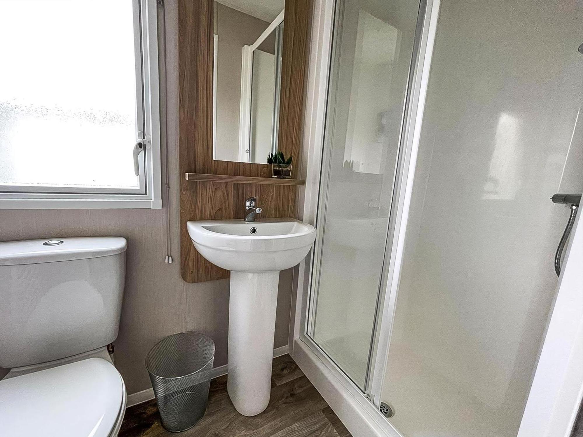 8 Berth Caravan With Decking And Wifi At Broadland Sands Park Ref 20064cf *