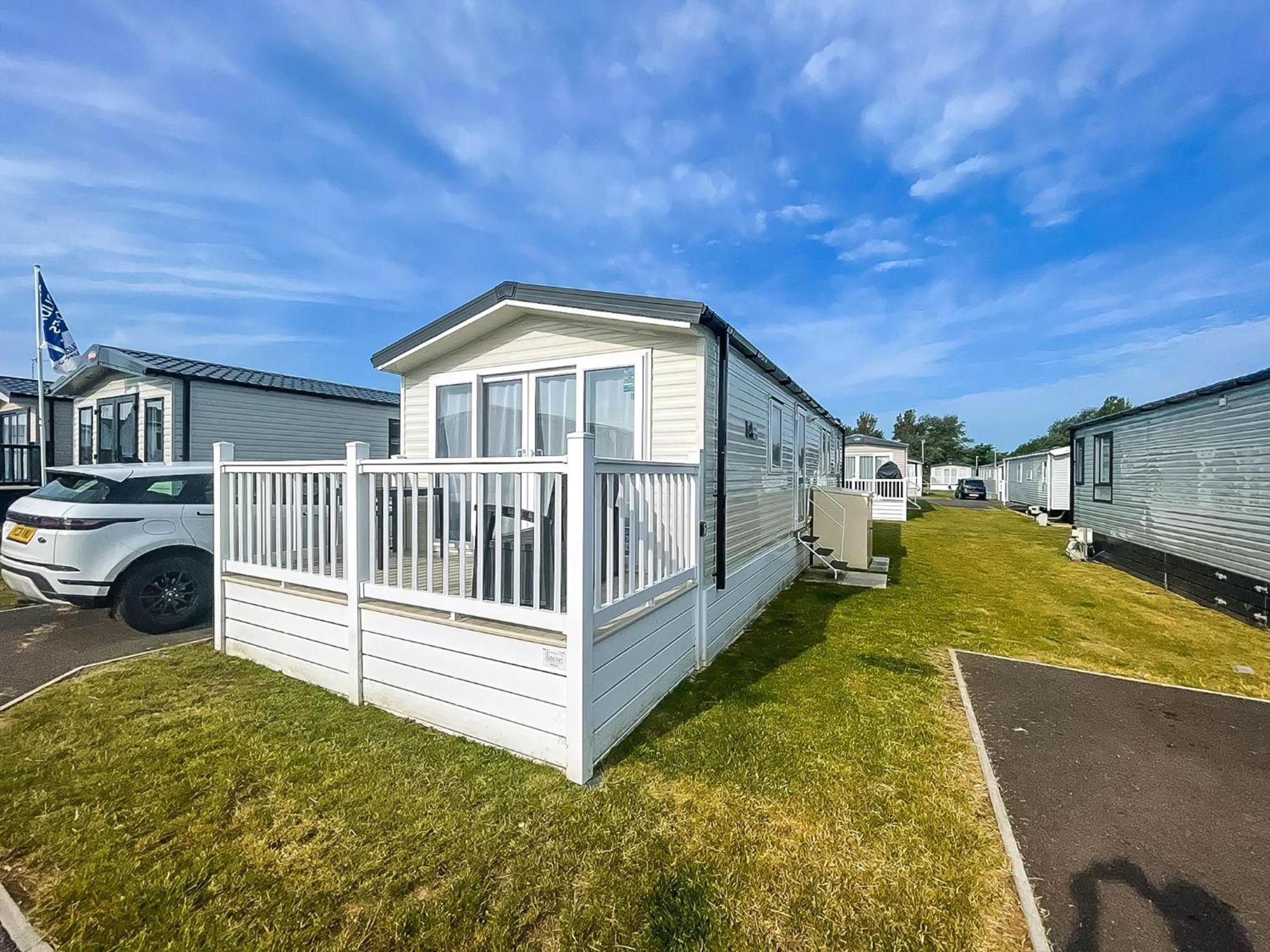 8 Berth Caravan With Decking And Wifi At Broadland Sands Park Ref 20064cf * Hopton on Sea