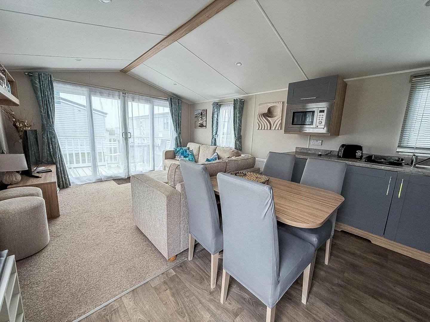 Campsite 8 Berth Caravan With Decking And Wifi At Broadland Sands Park Ref 20064cf