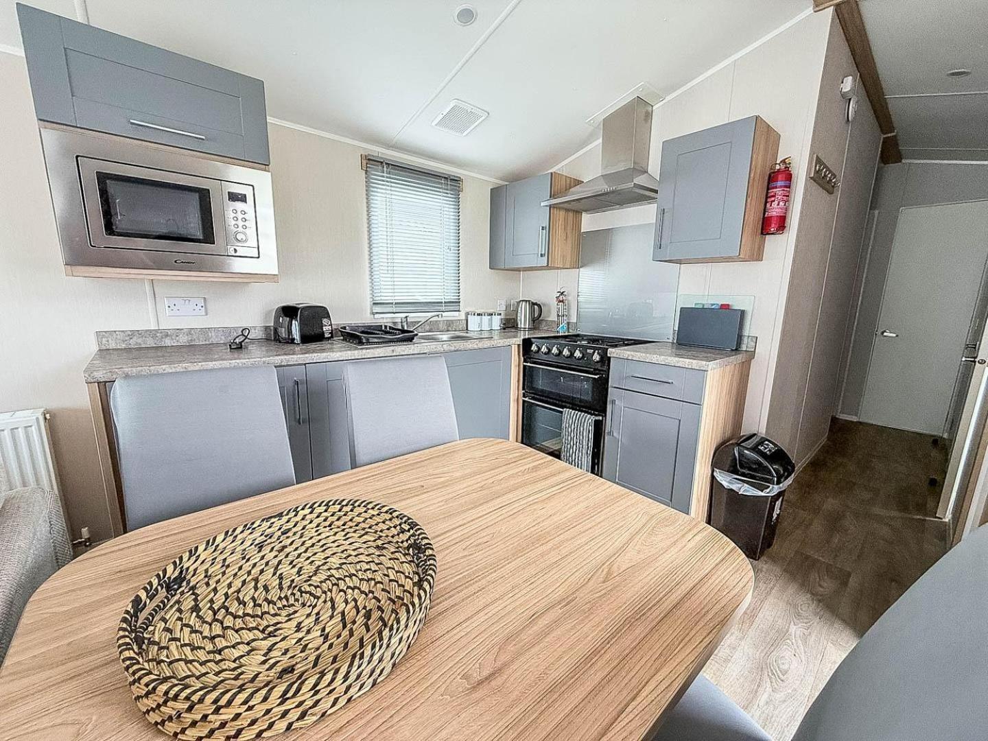 8 Berth Caravan With Decking And Wifi At Broadland Sands Park Ref 20064cf Campsite Hopton on Sea